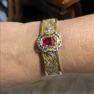 listing-status-banner